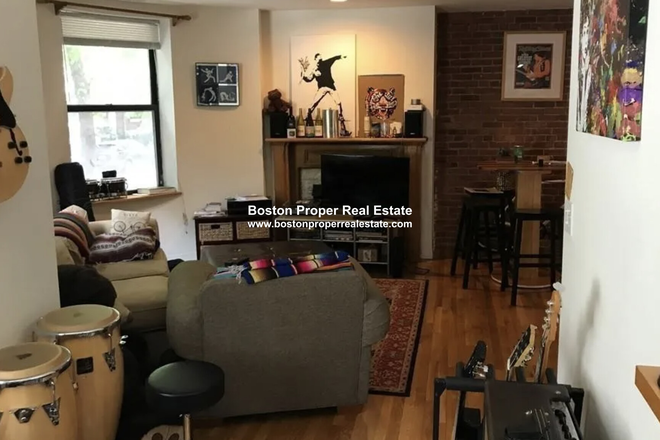 a - 2 bed on Gainsborough, right by NEU in Symphony Condo