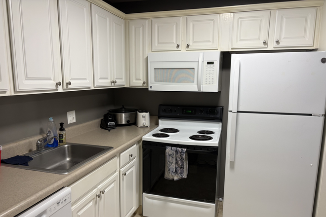 Kitchen - Capitol Villa Apartments, very close to campus