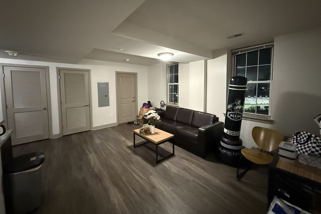 dining room - The Academy on Charles Apartments