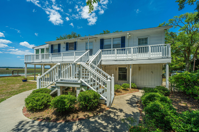 Exterior - Charming Fully Furnished Waterfront Cottage on Folly House