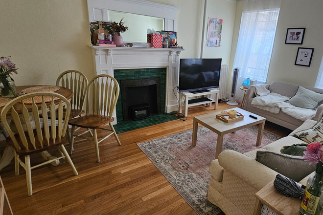  - $2700 / 2br - 12 month lease