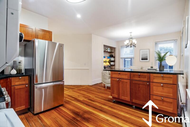 Kitchen - Huntington Ave 4 Bed Mission Hill Apartments