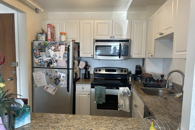 . - LOCATION!! Bright&Sunny 2 Bed/2 Bath w/ Heat&Hot Water Included!! Avail. 8/1/25!!