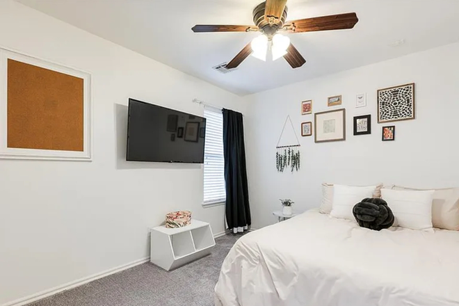 Bedroom - Cozy & Quiet Room - Utilities Included House