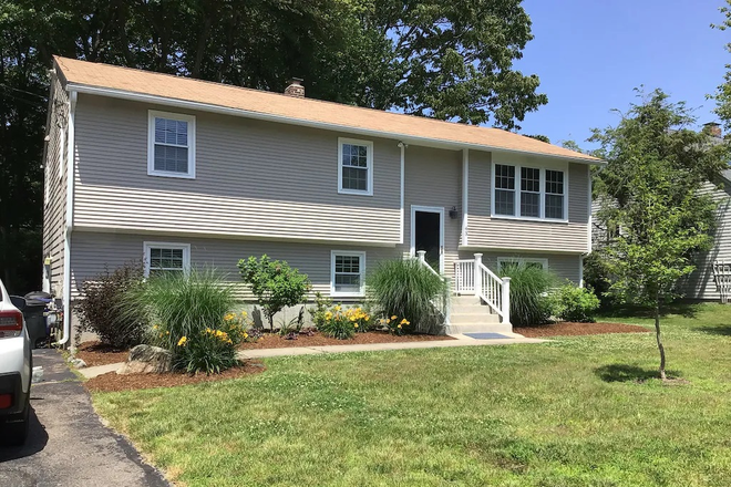 Front - Available for Four Students (4 Bedrooms) Academic 27-28