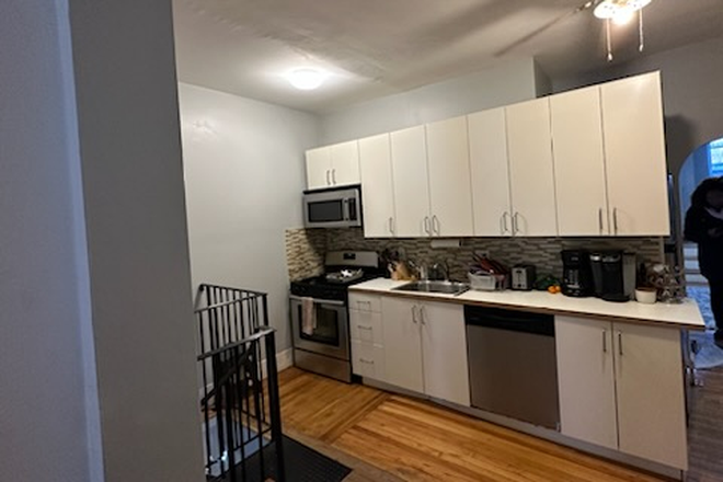 Call NOW for showings! 617-236-8550 - BEACON ST - DUPLEX 4BR IN COOLIDGE CRNR AVAIL *9/1/2026* W/ H&HW INC, RNTL PRKNG, LNDRY IN BLDNG! Apartments