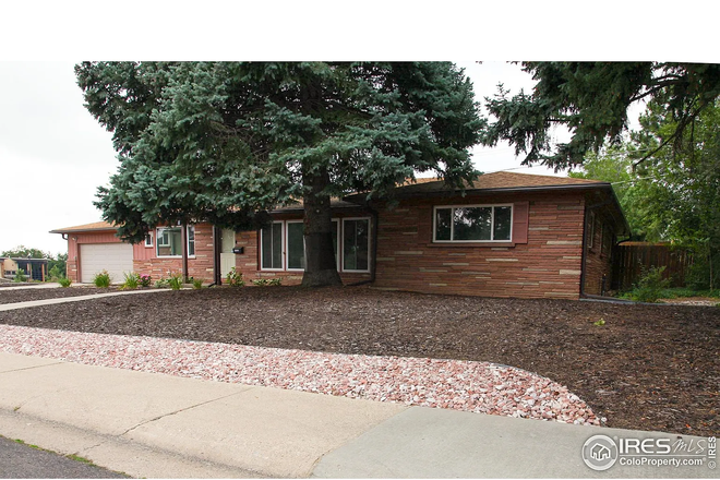 front - Spring and Summer Bed by bed! Live steps to campus!