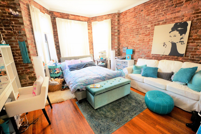 Bedroom - 3 Bed Available 9/1/25! *CONTACT NOAH 603-470-8181