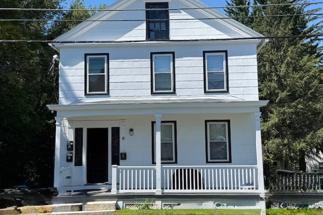 Exterior front - 19 South Prospect St # 2 - 3BR (Downtown) Apartments
