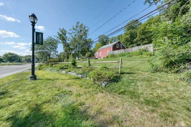 view from the road - Newly Renovated 3 Bedroom on 195