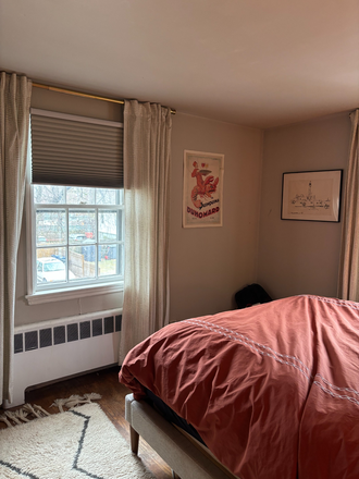 Main bedroom - Sunmer Sublet in Huron Village. May- August House