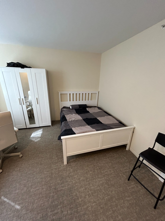 bedroom - Landmark Square Apartments