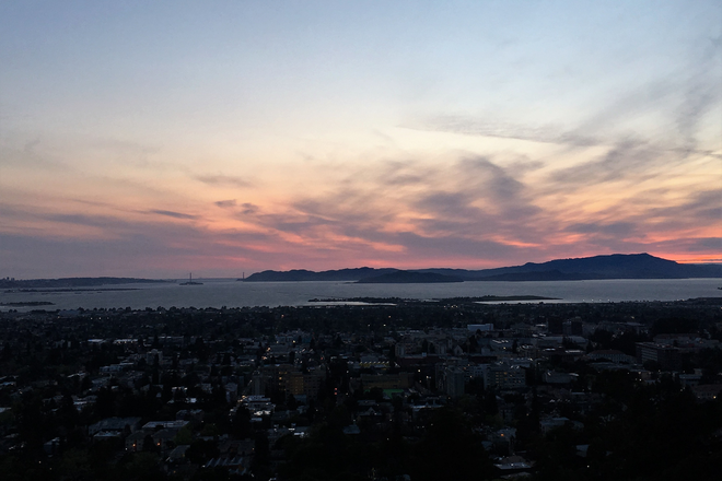 View - Quiet Fully Furnished Studio with Panoramic View Utilities Included House