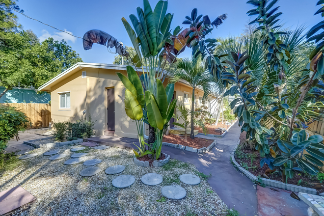 Huge, private, fenced in yard - Furnished 2 bed/1 bath in Riverside Park,  Ft. Lauderdale!