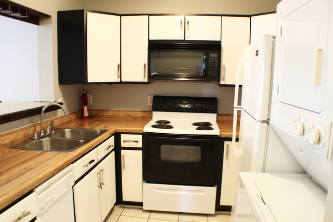 Kitchen - Live Your Best College Life at Hunters Ridge! Pre leasing for the 26-27 year Condo