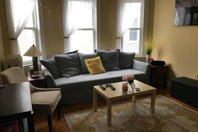 Call NOW for showings! 617-236-8600 - BRISTOL RD - *NO FEE* RNOVATD 3BR/1BA NEAR TUFTS FOR *6/1/2027* W/ FREE LNDRY, RNTL PRKNG, DECK, YRD Apartments
