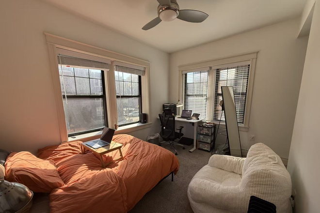 The lighting is excellent, with six large windows. - Ten meters below is the Shuttle station. The price is very reasonable.