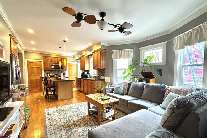 LIVING - SPACIOUS 3 BED/1.5 BATH AVAIL. 9/1/25!