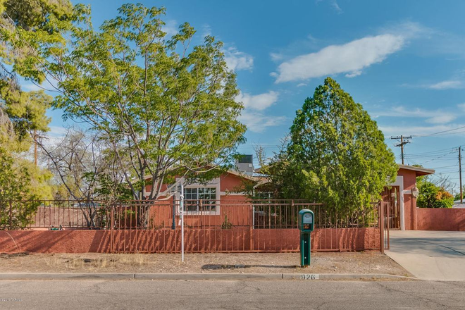 Front of House - 6BR/3Bath House Avail Aug 1