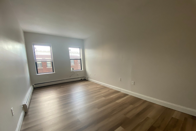 . - Renovated 2bed on Saint Stephen for move in on 2/1 Apartments