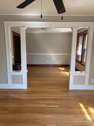 living room/dining room - 2br - Sunny, spacious 2 bedroom/1 bath apt. in Somerville - no fee (Spring Hill)