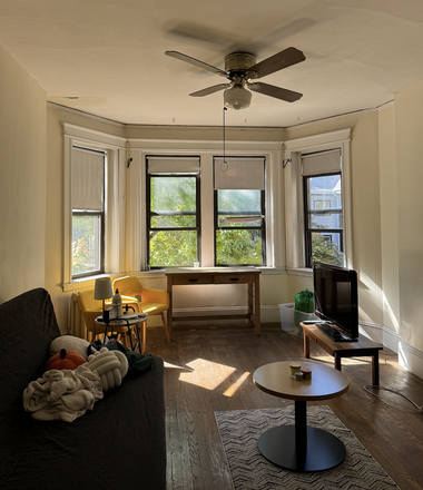 Common area - 2 Rooms Available in Large 4bd/2ba Apartment