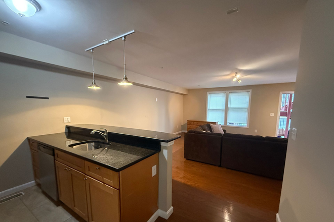 . - **NO BROKERS FEE!!** 3Bed/2Bath w/ LAUNDRY IN UNIT! HEAT&HOT WATER INCLU.! Avail. 9/1/26!! Apartments