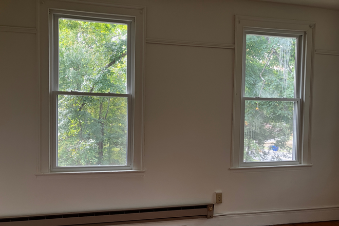 bedroom - Umass bus -Amherst- One bedroom apartment