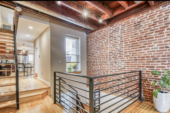 Entry - Cozy Row Home In Fed Hill