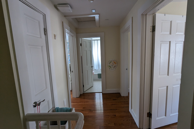 Hall - HUH Summer Sublet: bedroom in 3-bedroom townhouse. On campus, family/room sharing, all included