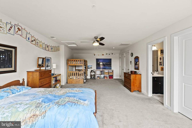 Top floor bedroom - $1150, $750 Bedrooms/private bath/roof deck in luxury TH near UMD (Greenbelt/College Park) Townhome