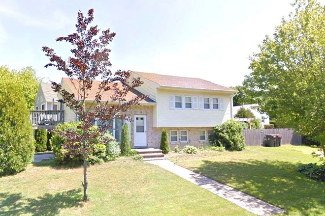 Outside Street View - 20 Burbank Avenue - Bonnet Shores and North End - Narragansett House