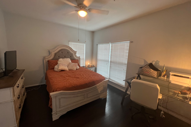 bedroom for rent - Peninsula Condos 8 Min from campus