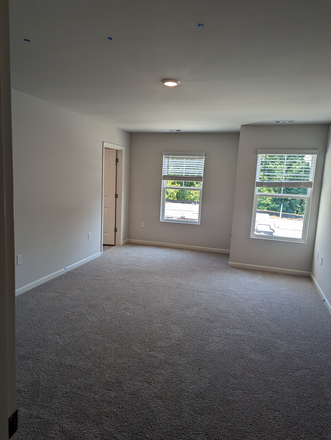 master bedroom - (Shared): 3 BR/2.5 Baths Townhome 1 mile from UNG Dahlonega (Fully furnished)