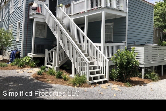 Upstairs unit - Ashley Ave - 2 BR / 1 Bath one block from campus Apartments
