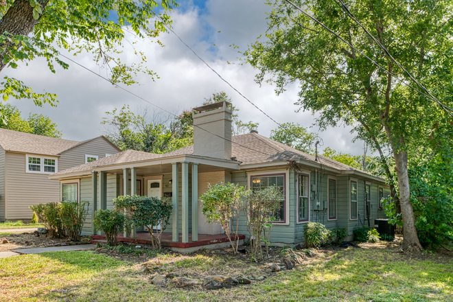 front of home - 411 Marietta Street near UNT House