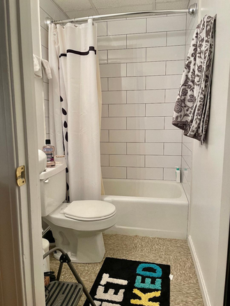 BATHROOM - NO BROKER FEE - UNFURNISHED BACK BAY STUDIO AT 405 BEACON STREET AVAILABLE 9/1/2026 Apartments