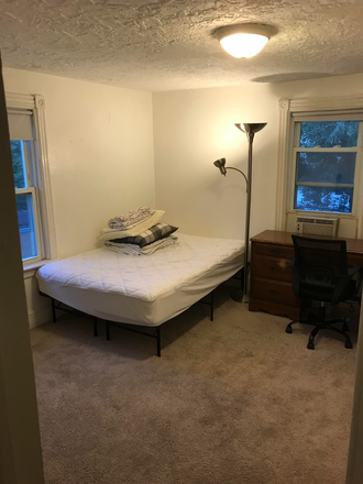 Available room - Room+private bath-Leigh Ave-Princeton Duplex