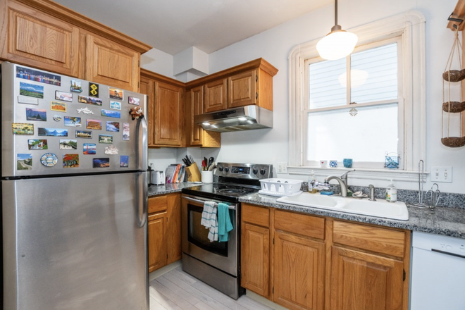 Kitchen - Gorgeous 2 bed w/ outdoor space, laundry, storage & more!