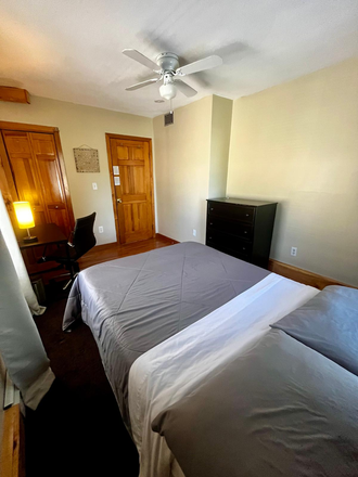 Bedroom - Looking for a roommate in a 4BR Apartment Near Tufts - Utilities Included