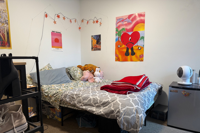 Bedroom - Bed - South Campus Commons Building 2 Apartments