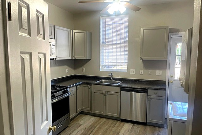 kitchen - Large victorian   5 bedroom, 2 bath, yard. Duplex