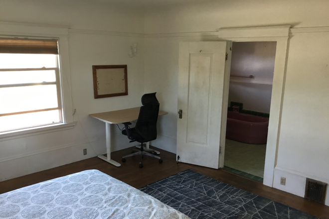 Large bedroom - Large Elmwood Home Share.  7 roommates total.