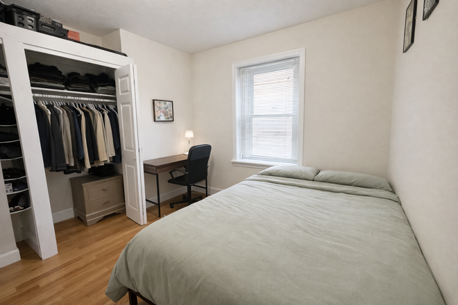 . - BEAUTIFUL 1 BED, HEATING INCLUDED, NO BROKER FEE! Apartments