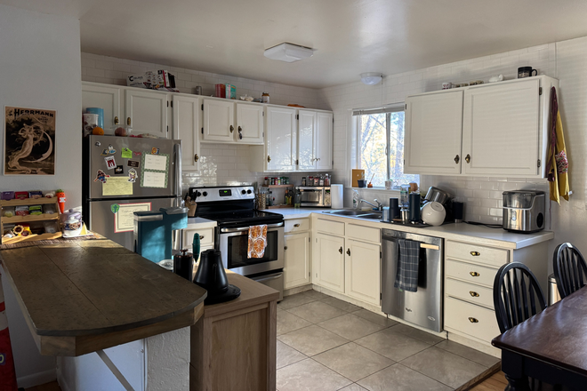 Kitchen - Cosy Room Close to Campus! House