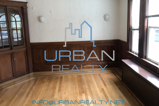 Dining Room - **2025-2026**   LARGE 6 BED HOUSE CLOSE TO CAMPUS - BACKYARD AND DECK**