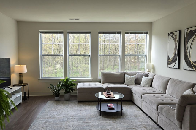 living room - 1BR apt-Goldfinch Blvd-Princeton Junction