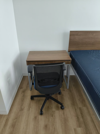 Desk - Life Tower Apartments, Summer Sublease, 9 min walk to Medical Center