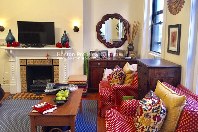 A - RIGHT BY NEWBURY Apartments