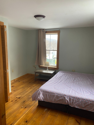 8x10 bedroom, 2nd floor - Rooms for rent 8 miles from campus